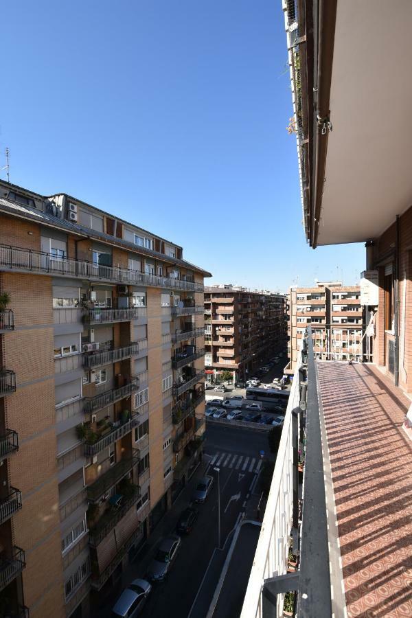 Nice And Warm Rooms Rome Exterior photo